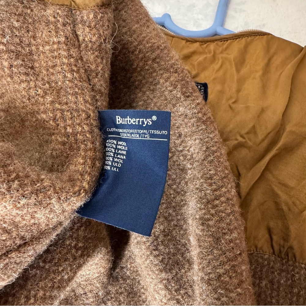 Vintage Women's Burberrys Trench Coat - Picture 15 of 16